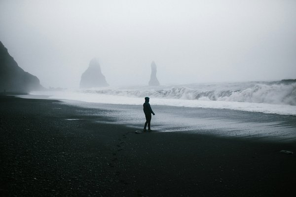 Comment organiser une croisière pour découvrir les plages de sable noir en Islande ?